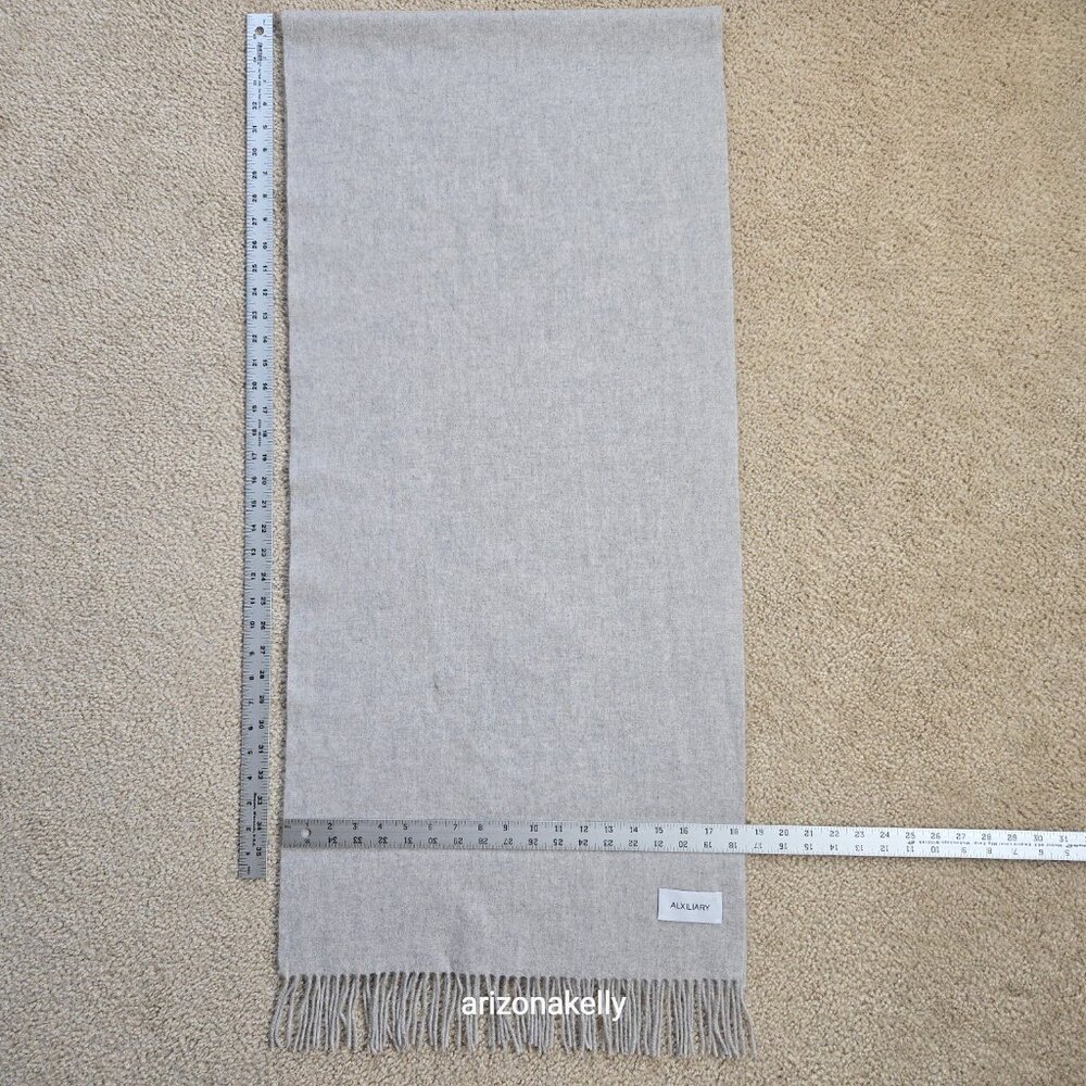NWOT Alxiliary Cashmere Scarf Light Grey Aritzia - Picture 5 of 12